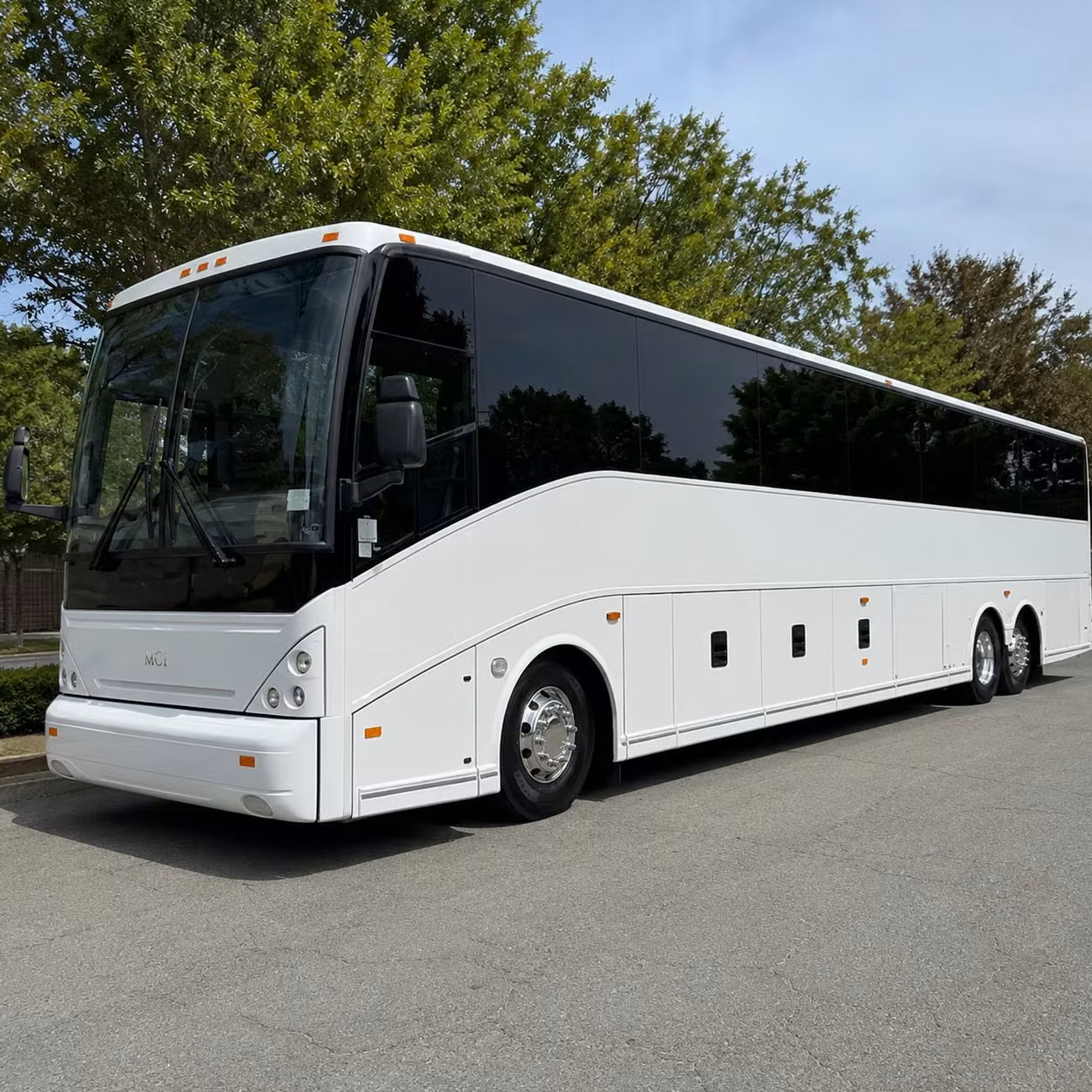 construction crew and worksite shuttle bus service in olathe